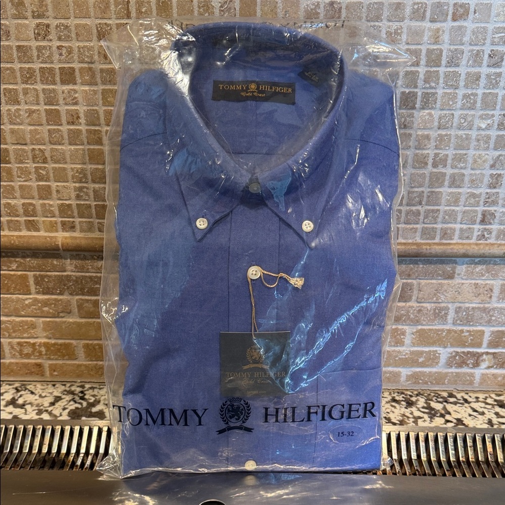 Tommy Hilfiger Gold Crest Classic Blue Button-Down Dress Shirt - NWT- sz 15/32